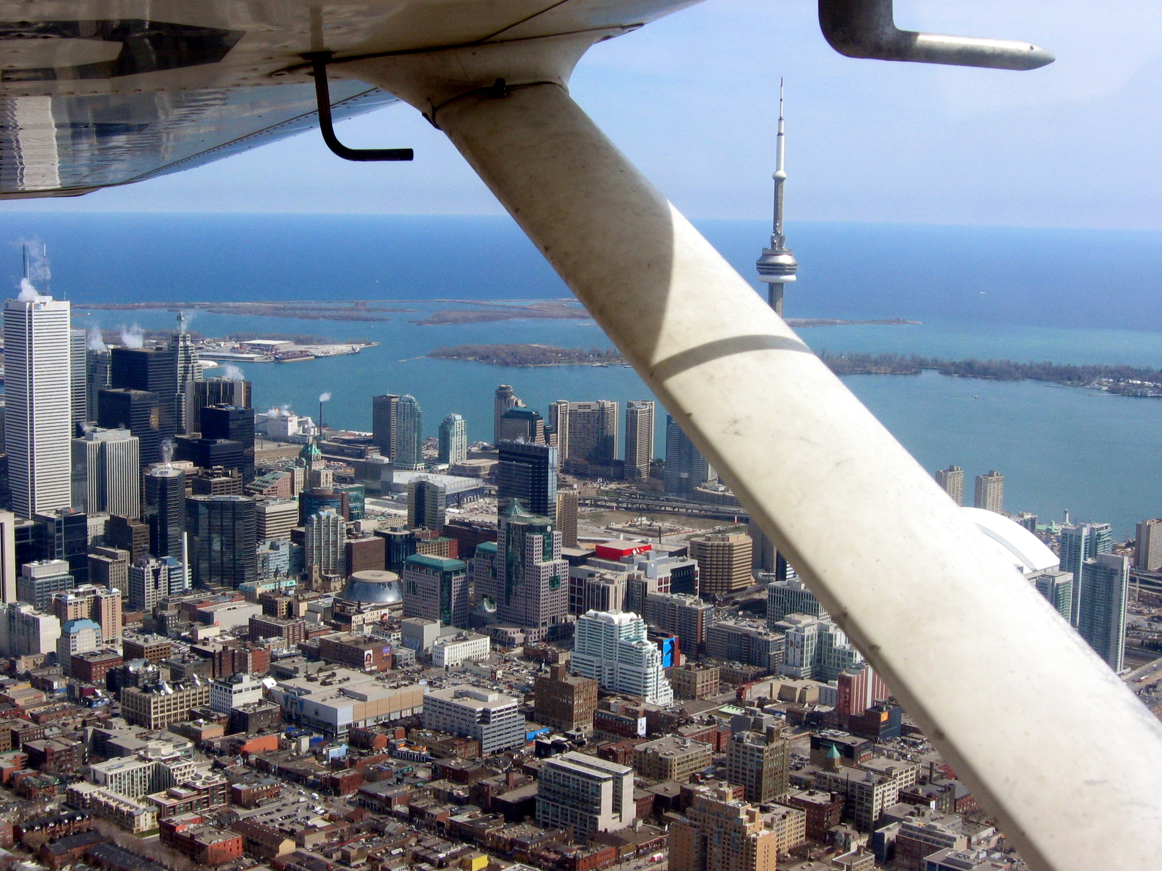 FLying over Toronto April 20 2004 16.jpg